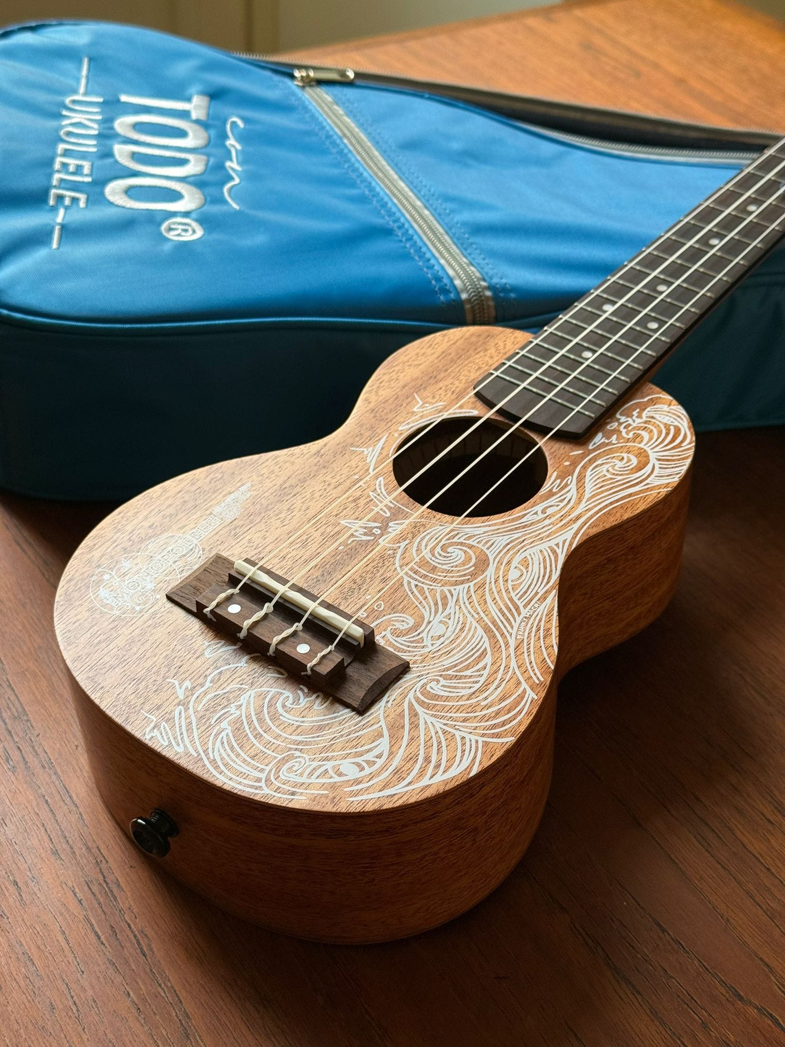 Monopolele Ukulele Soprano Long Neck by Todo