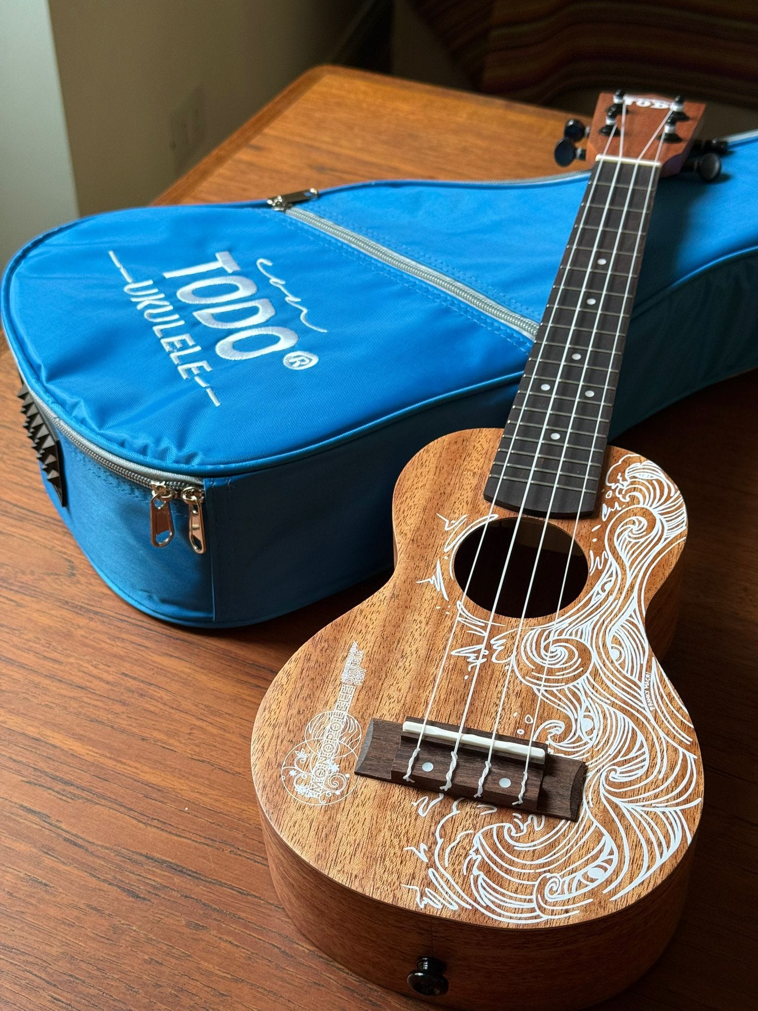Monopolele Ukulele Soprano Long Neck by Todo